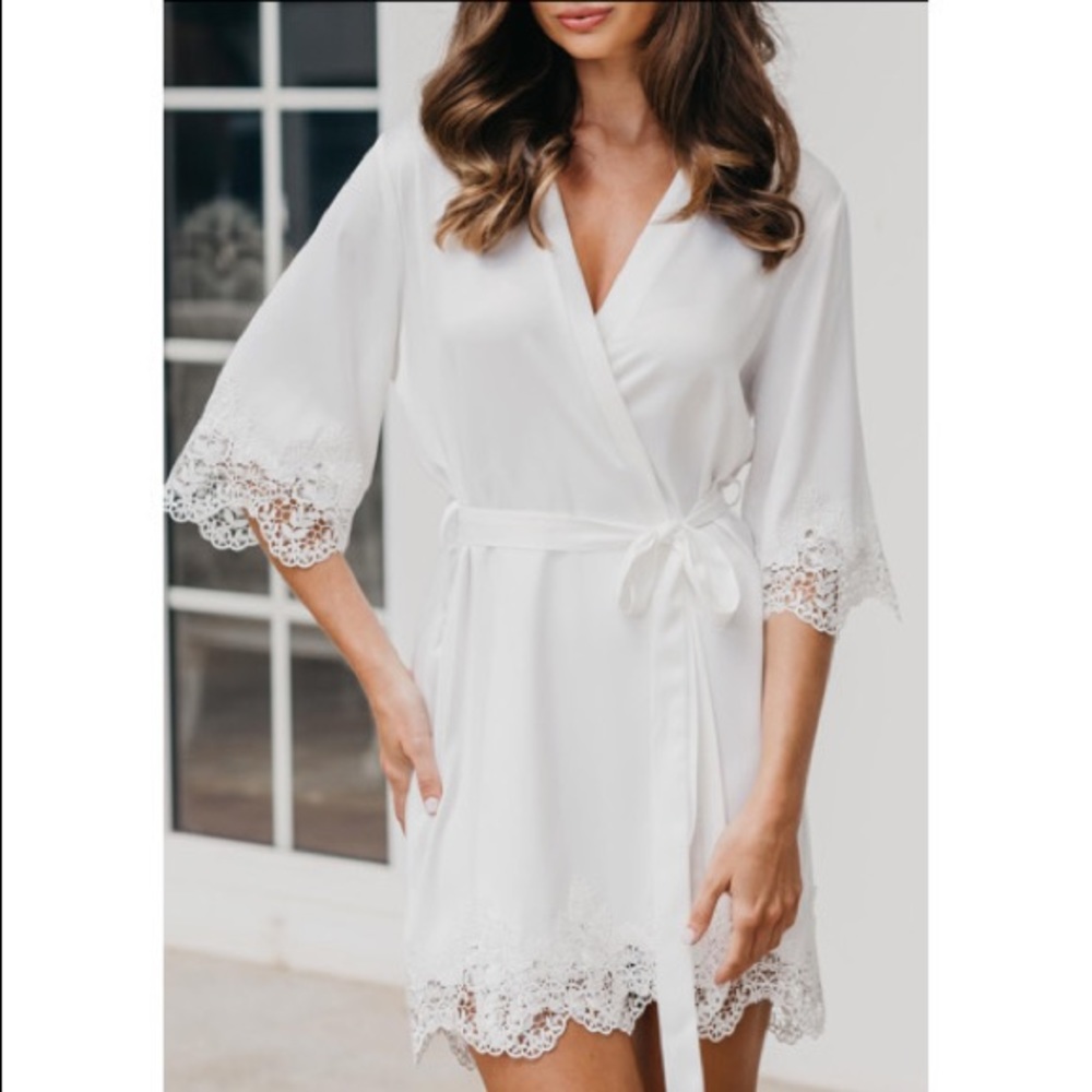 Silk robe with lace details
